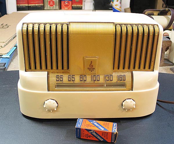 thumbnail image 2 of Zenith AM Transmitter With Bluetooth – Stream To Vintage Tube Radios – Made In USA 2 of 4
