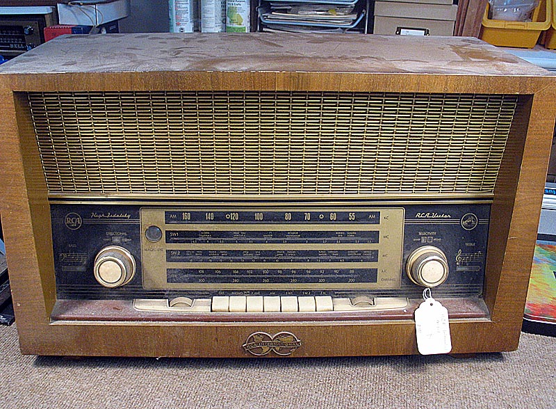 Rca Victor Table Top Radio Bakelite Knobs Model 6t